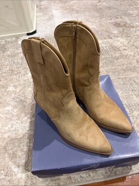 Universal Thread Tan Suede Pointed-Toe Western Booties